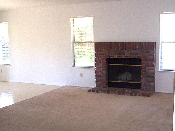2nd image of 989 Hansard Ct