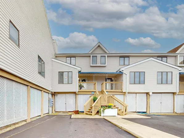 5 W Playhouse Dr Dept 5, Tuckerton, NJ 08087