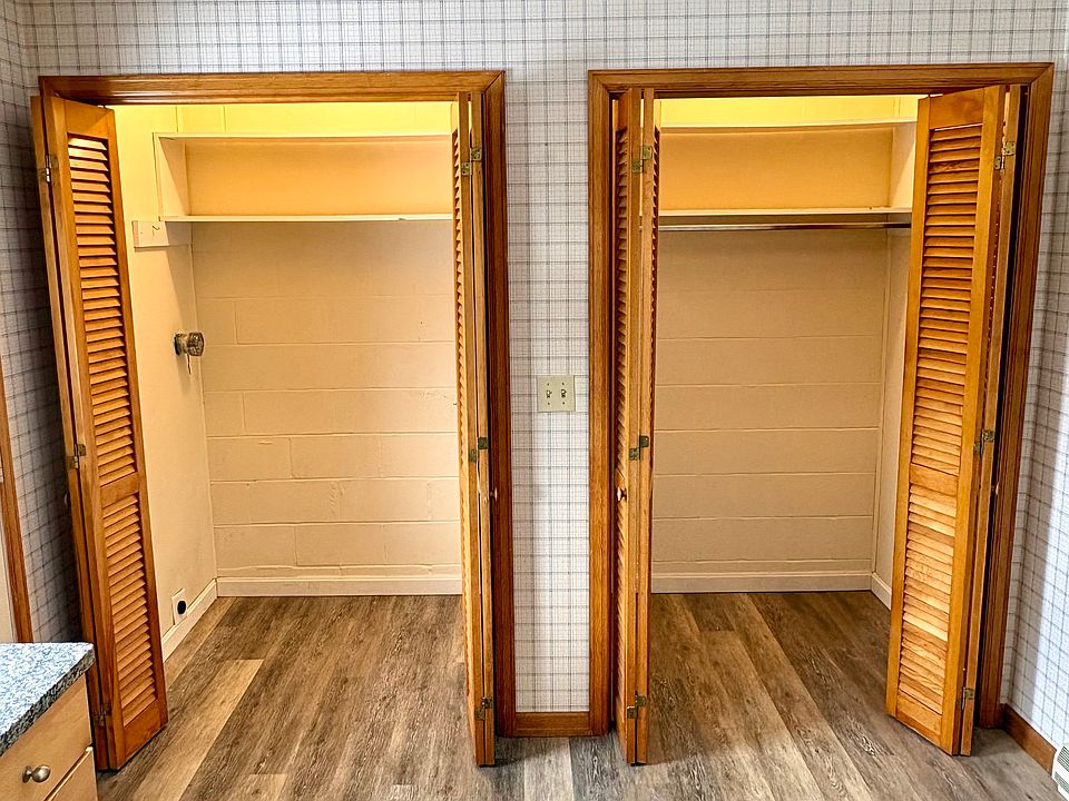 Kitchen Closets with washer/dryer hookup