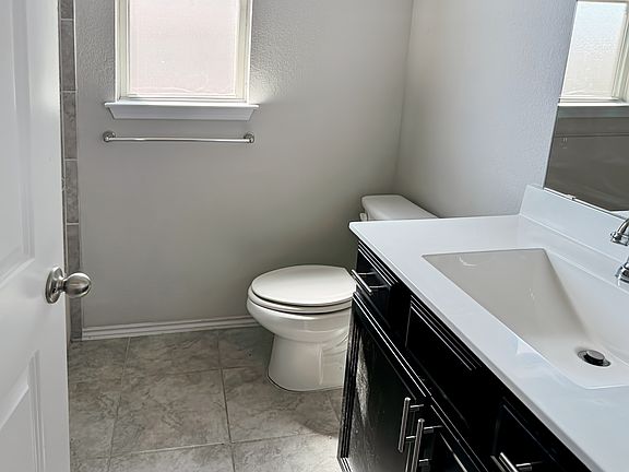 5th image of 122 Finley St