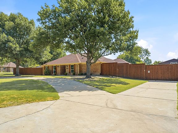 3rd image of 220 Dale Dr