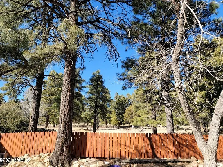 6565 N Snowflake Dr — Photo 1