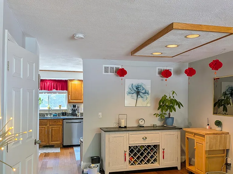 804 Pinewood Dr — Photo 4
