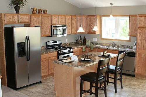3rd image of 813 Riverview Ln