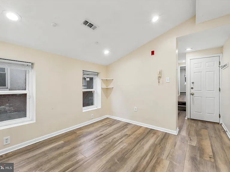 33 S 19th St #3 — Photo 2