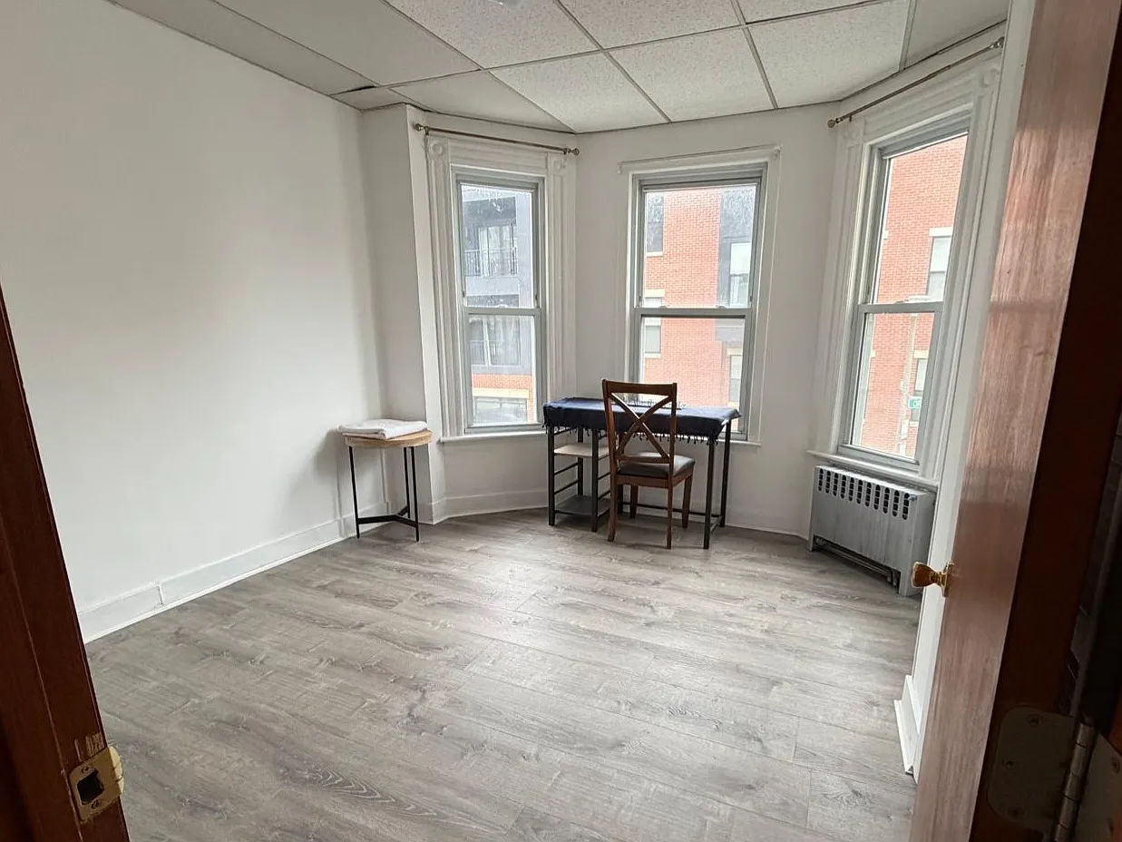 3 bed, 1000 sqft, $800 — Photo 2