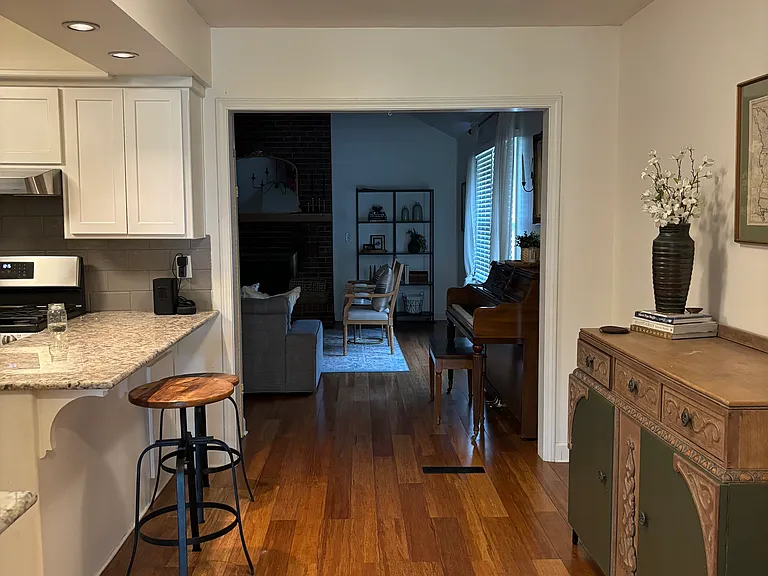 201 W Walnut St — Photo 30