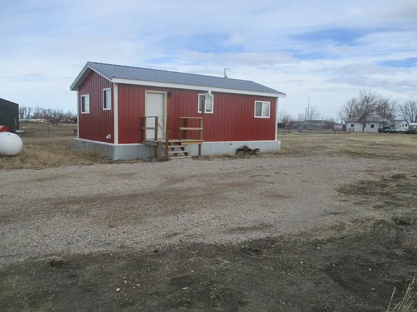 110 Hall St, Rock River, WY 82083