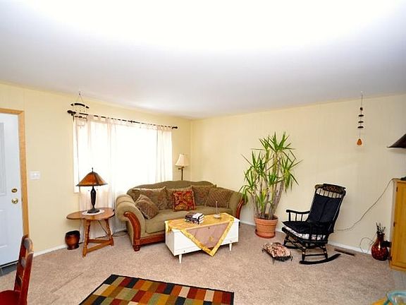 3rd image of 215 Surrey Ln