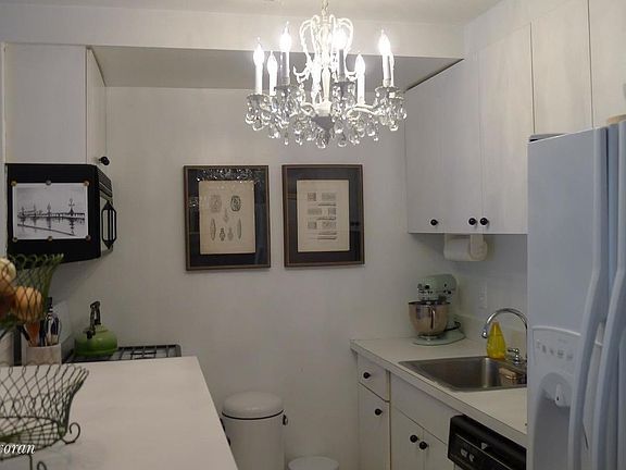4th image of 140 W 23rd St APT 5D