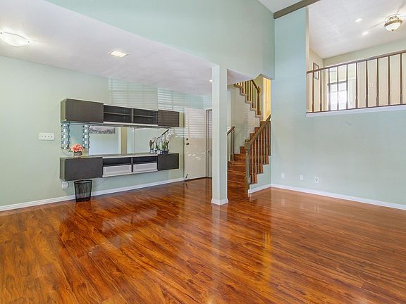 5th image of 402 El Centro St APT 3