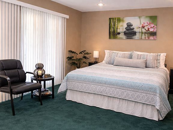 Private King Suite with Workspace