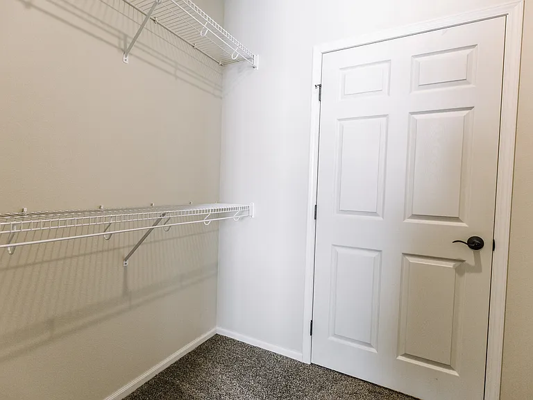 Lakewood Crossing Apartments — Photo 21