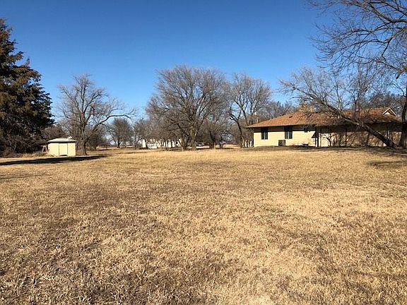 3rd image of 4451 N Linden Dr