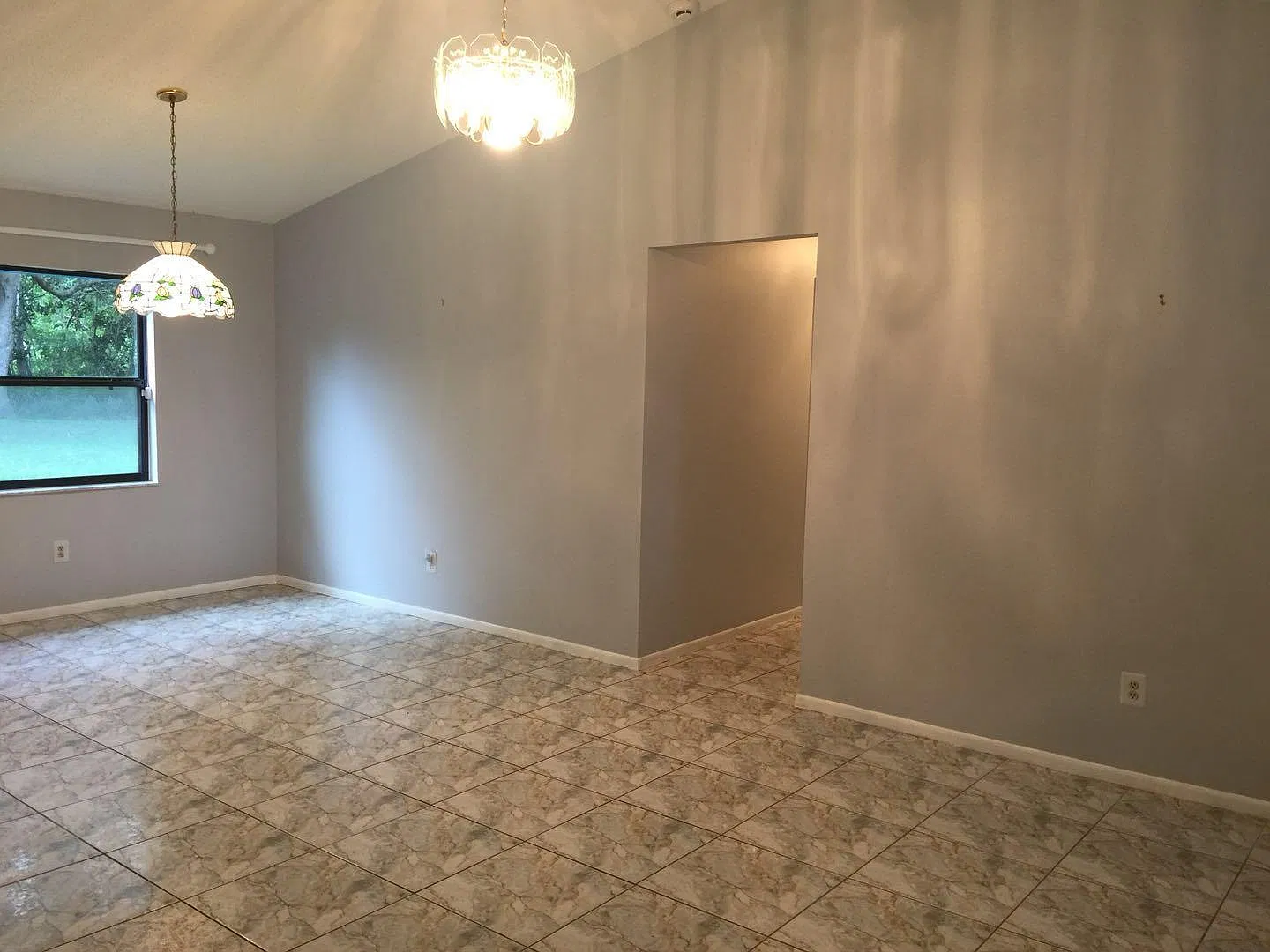 3 bed, 1280 sqft, $2,100 — Photo 3