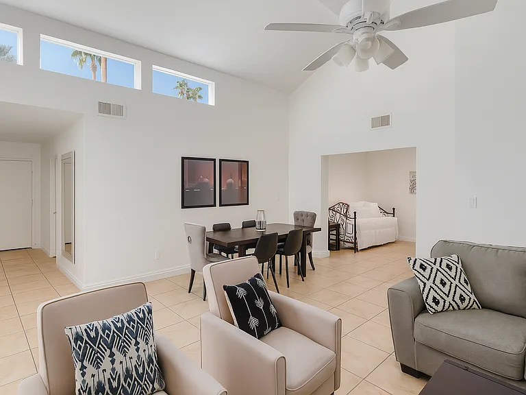 28 Palomas Dr — Photo 5
