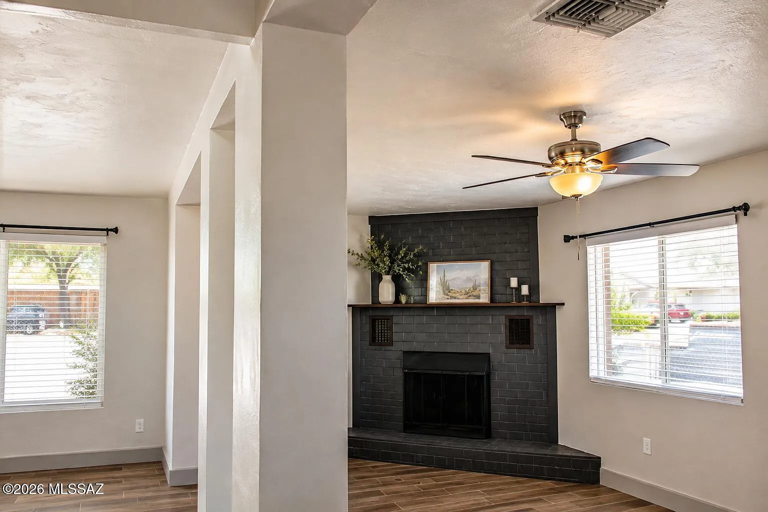 3 bed, 2.0 bath, 1339 sqft, $1,895 — Photo 2