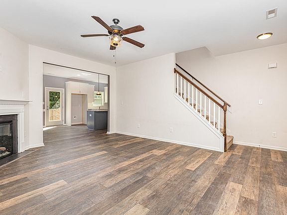 5th image of 410 Ames St