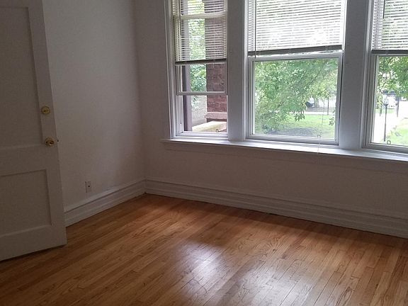 3rd image of 2141 N Sawyer Ave APT 1F