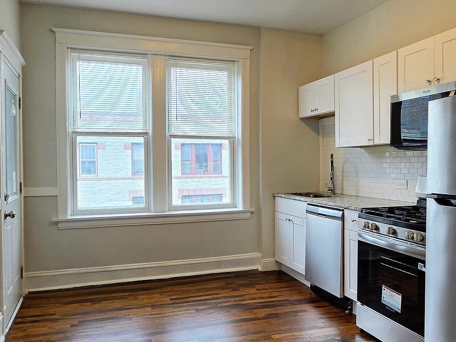 3 bed, 1200 sqft, $2,895 — Photo 3