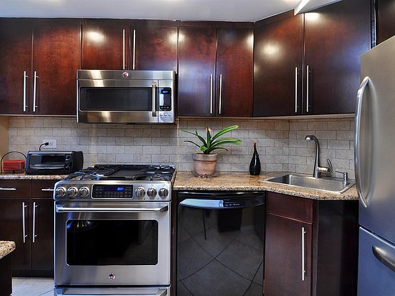 3rd image of 140 E 28th St APT 6G
