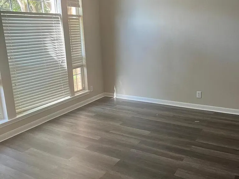 6035 Hart Fld — Photo 4