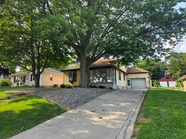 108 W 6th St, Spring Valley, IL 61362
