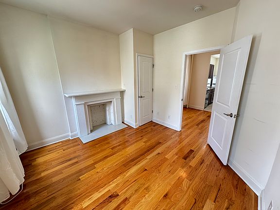 2nd image of 309 W 47th St APT 5RE
