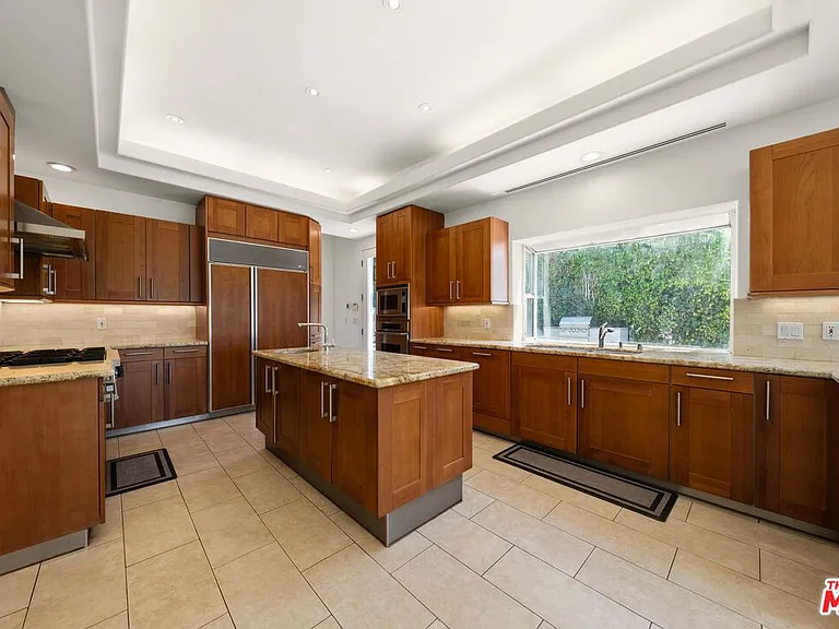 1425 N Tigertail Rd — Photo 12