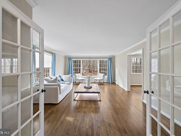 3rd image of 8 Wythe Ct
