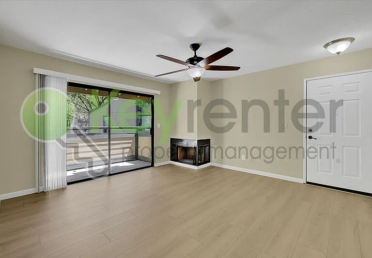 600 Del Verde Cir #2 — Photo 9