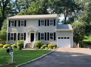 35 Windsor Ln, Cos Cob, CT 06807