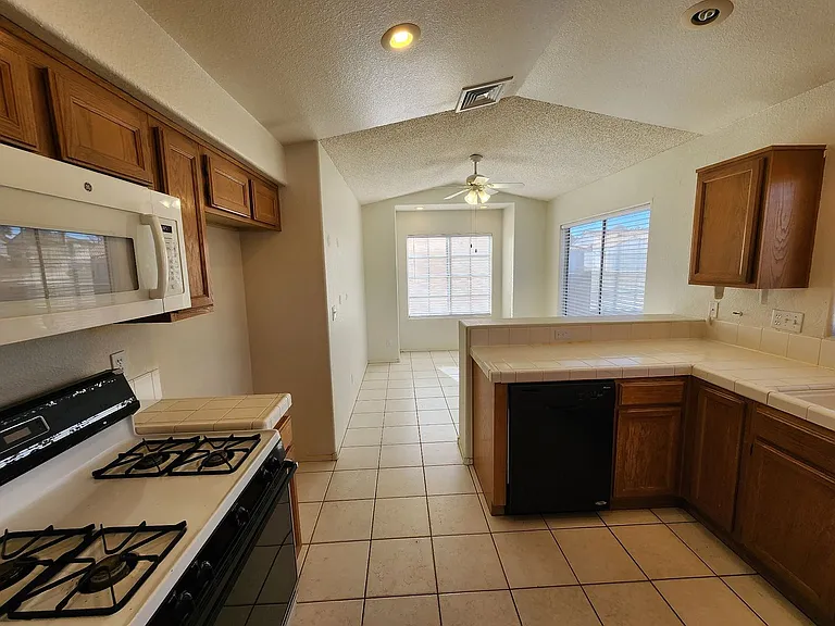1720 Navarre Ln — Photo 8