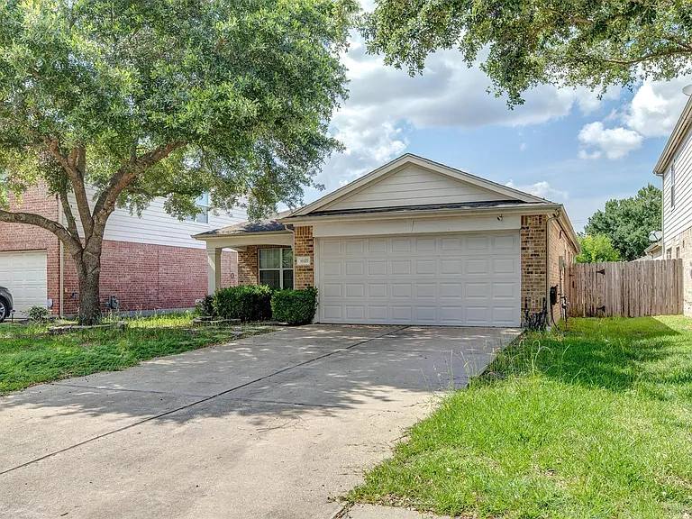 16522 Grenada Falls Dr — Photo 2