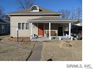 514 Grace St, Godfrey, IL 62035
