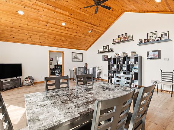 5th image of 1073 Causeway Dr