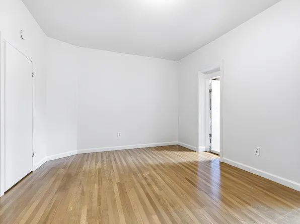 570 Jersey Avenue image 25 of 37