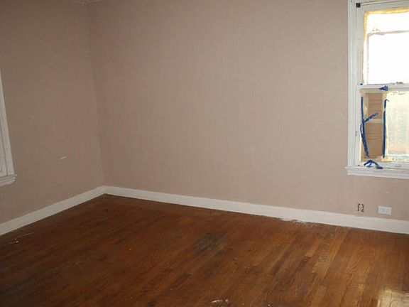 4th image of 222 W Vanderbilt Dr
