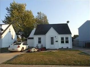 77 Gardenvale Dr, Cheektowaga, NY 14225