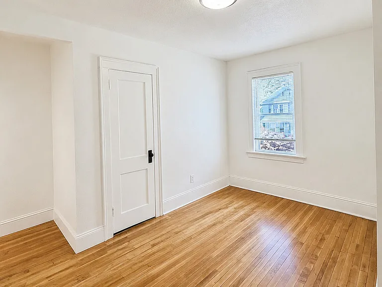 49 Henry St #3 — Photo 8