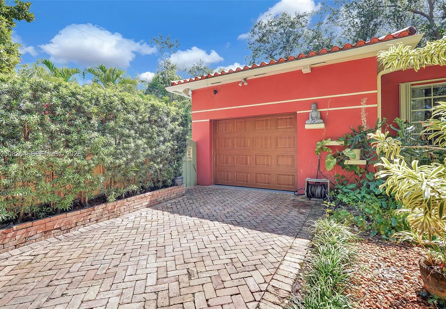 3 bed, 2340 sqft, $9,000 — Photo 4