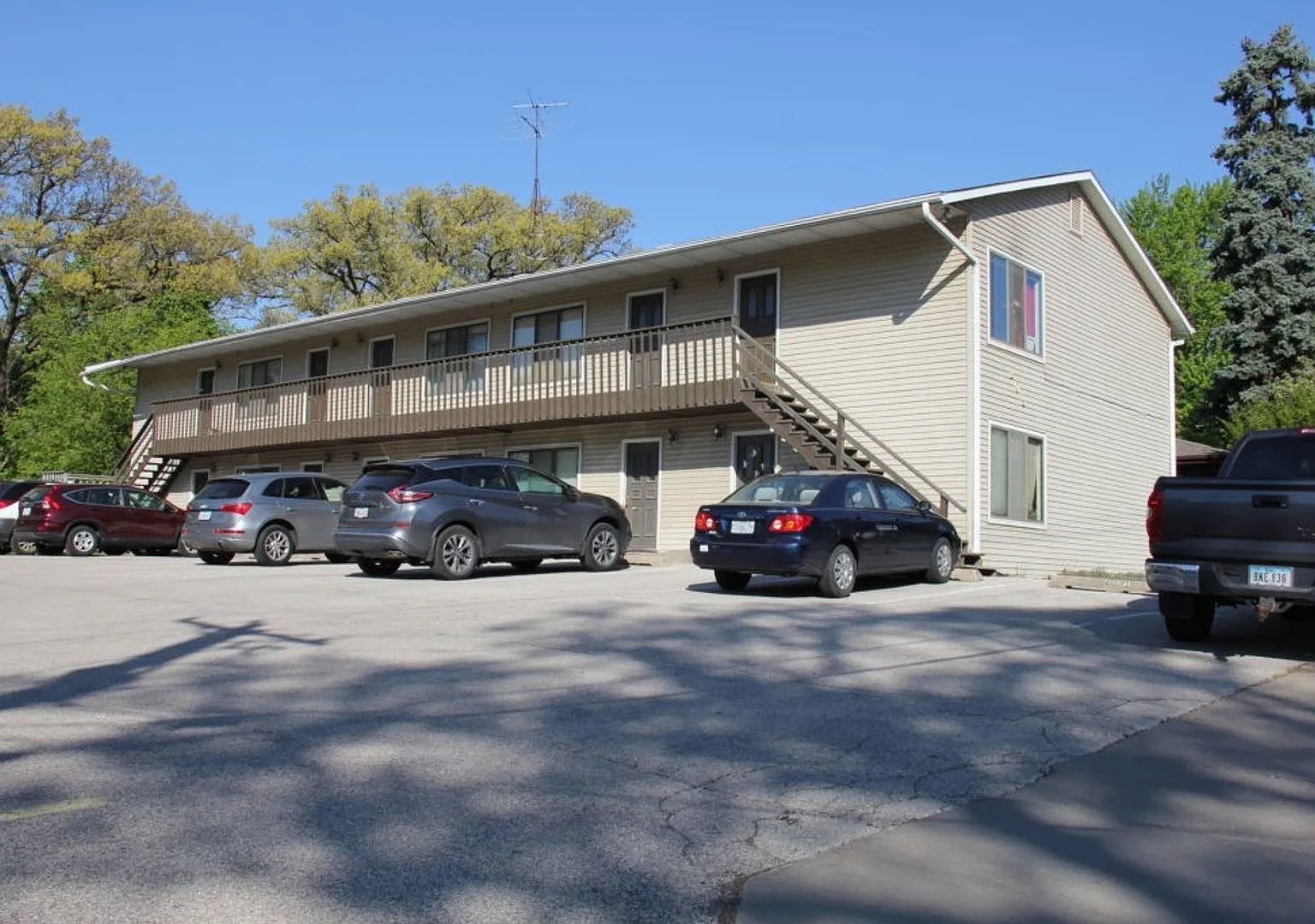 203 River St-Martin Apts — Photo 1