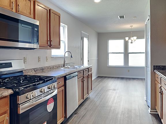 5th image of 57 Winterwood Dr