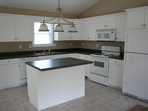 4th image of 310 Wedgewood St