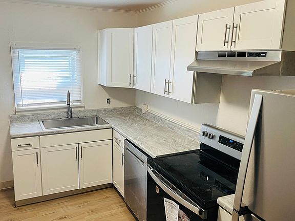 3rd image of 2318 12th Ave N APT 2