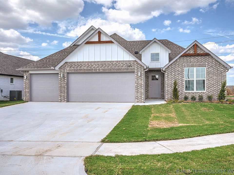 1st image of 2926 E Rockford Pl