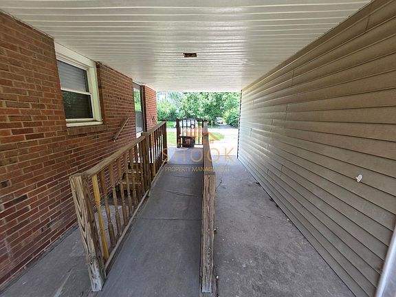 5th image of 1010 Oakhurst Dr