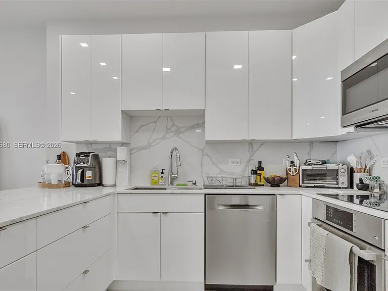 5701 Collins Ave #Penthouse 08 — Photo 7