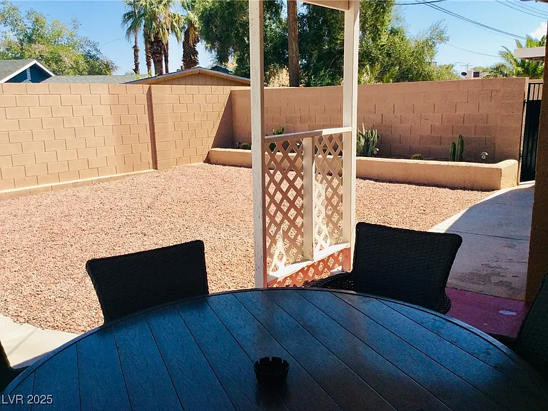 5108 Wilbur St — Photo 36