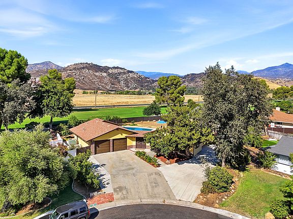 2nd image of 32339 Fairway Drive